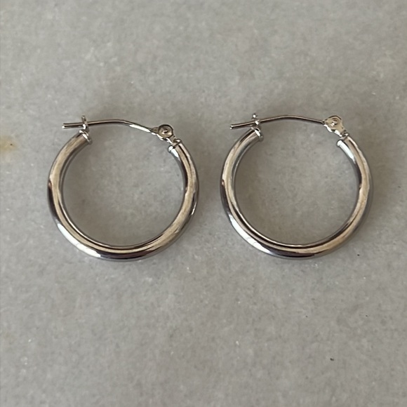 14k Solid White Gold Polished Hoop Earrings - Picture 12 of 15